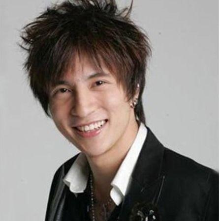 薛之谦图片整容前照片,揭秘明星蜕变之路